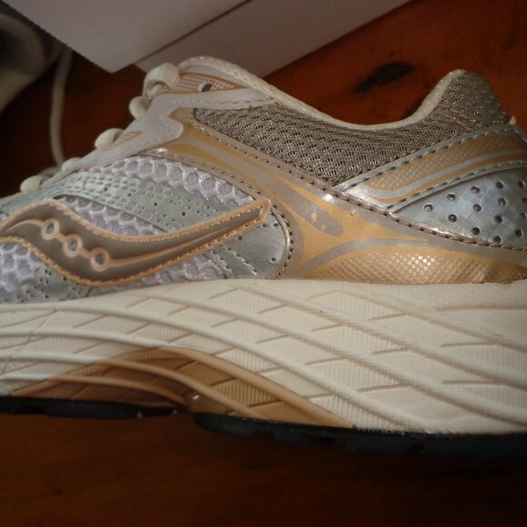 FIRM Saucony ProGrid Omni 9 Sneakers 6W/4.5M Grey Breathable Mesh Upper - Picture 12 of 13